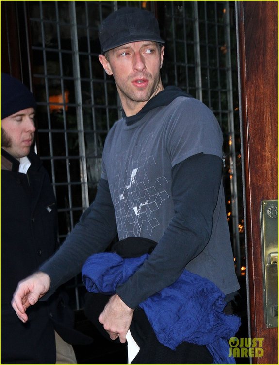 chris-martin-anna-karenina-reader-01.jpg