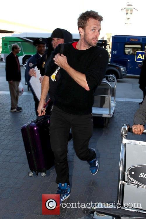 chris-martin-coldplay-frontman-in-good-spirits_20055677.jpg