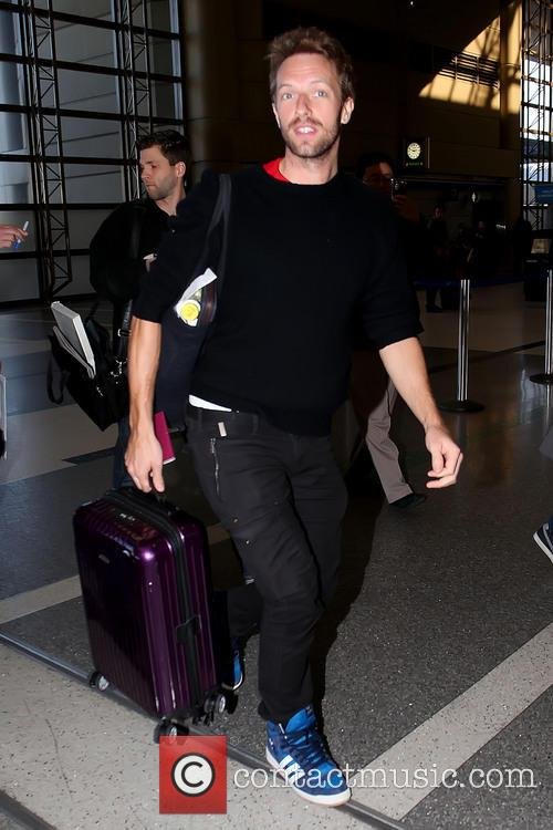 chris-martin-coldplay-frontman-in-good-spirits_20055682.jpg