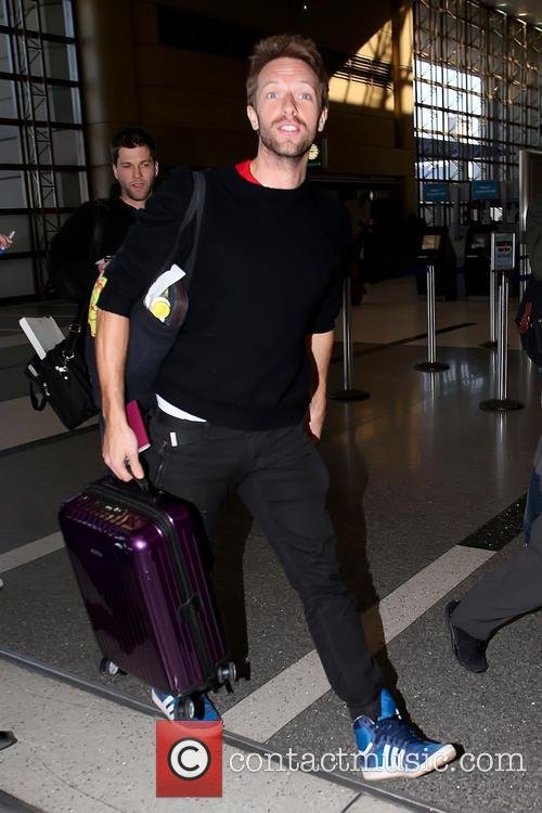 chris-martin-coldplay-frontman-in-good-spirits_20055683.jpg