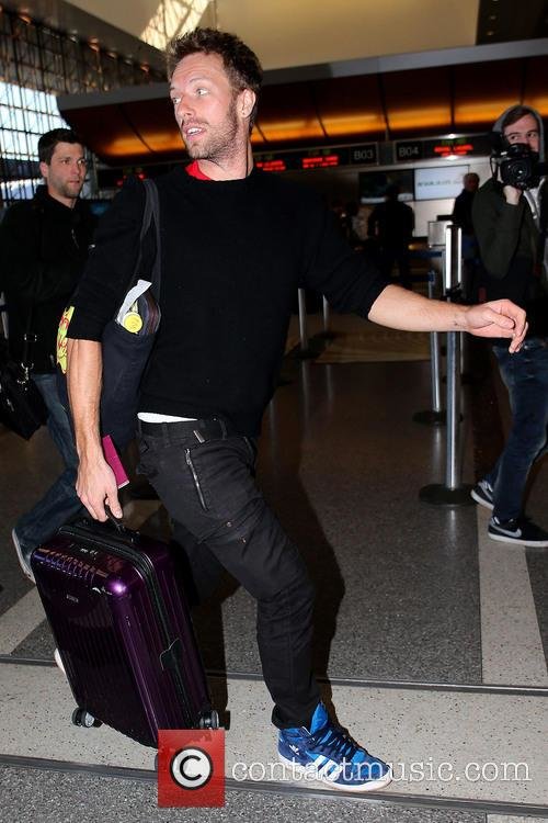 chris-martin-coldplay-frontman-in-good-spirits_20055687.jpg