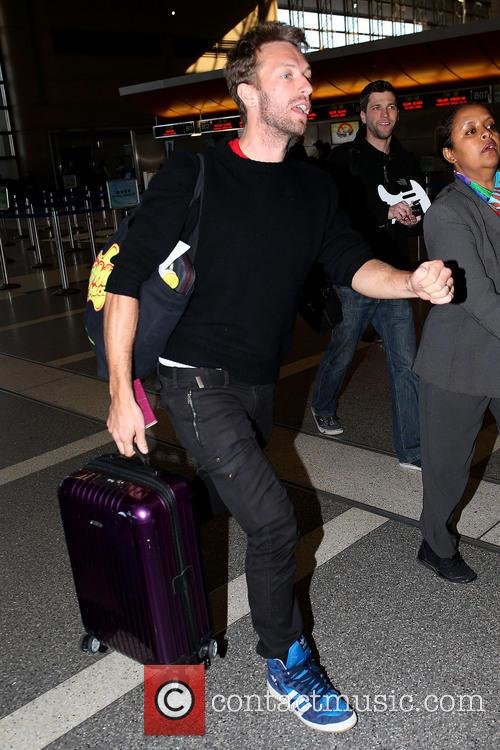 chris-martin-coldplay-frontman-in-good-spirits_20055688.jpg