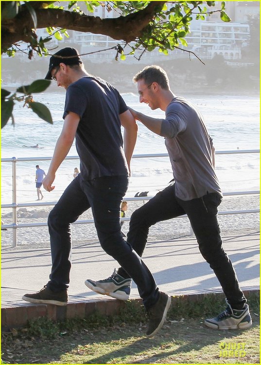 chris-martin-coldplay-jay-z-new-years-eve-show-co-headliners-03.jpg