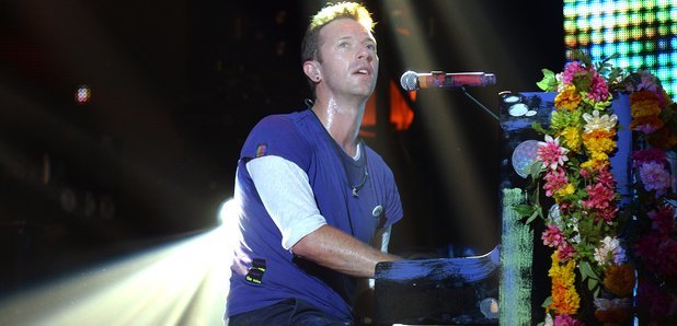 chris-martin-coldplay-live-2015-1472655465-article-0.jpg
