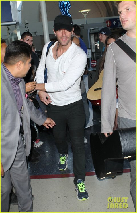 chris-martin-coldplay-play-sxsw-debut-new-songs-off-of-ghost-stories-01.jpg
