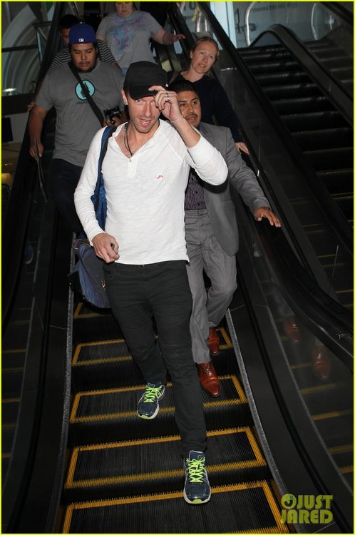chris-martin-coldplay-play-sxsw-debut-new-songs-off-of-ghost-stories-03.jpg