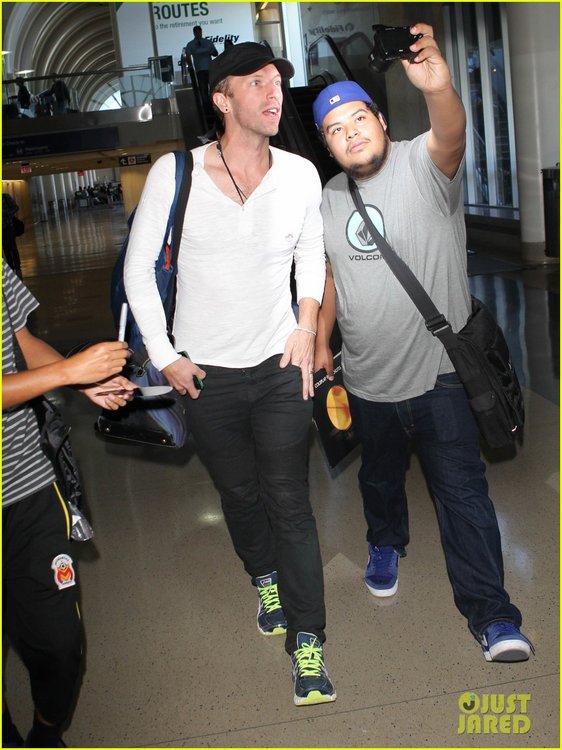 chris-martin-coldplay-play-sxsw-debut-new-songs-off-of-ghost-stories-04.jpg