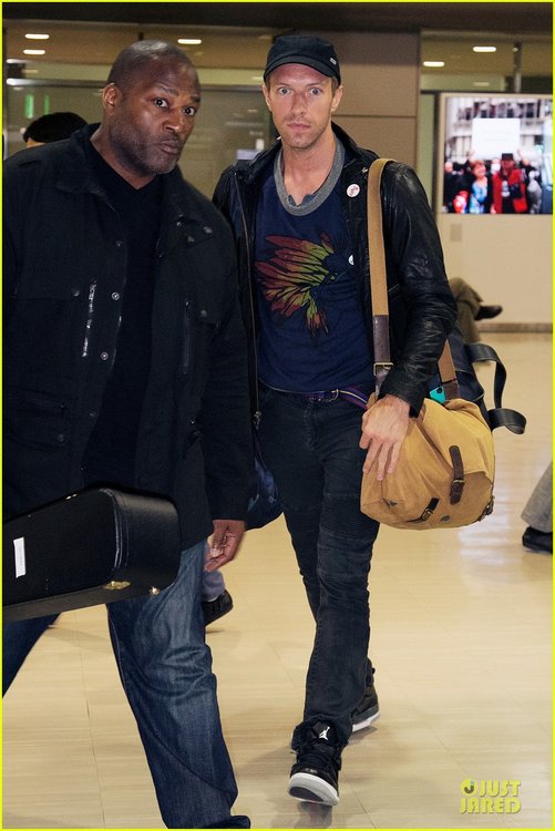 chris-martin-gets-ready-to-rock-japan-with-coldplay-05.JPG