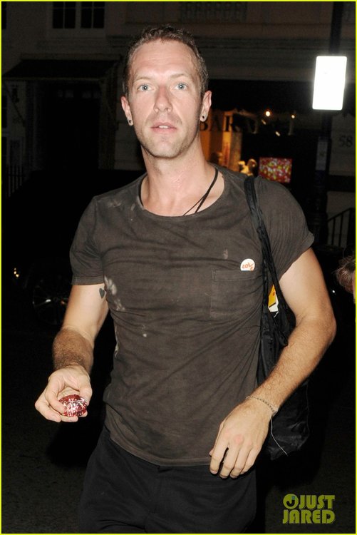 chris-martin-is-no-longer-a-vegetarian-after-gwyneth-paltrow-split-02.jpg