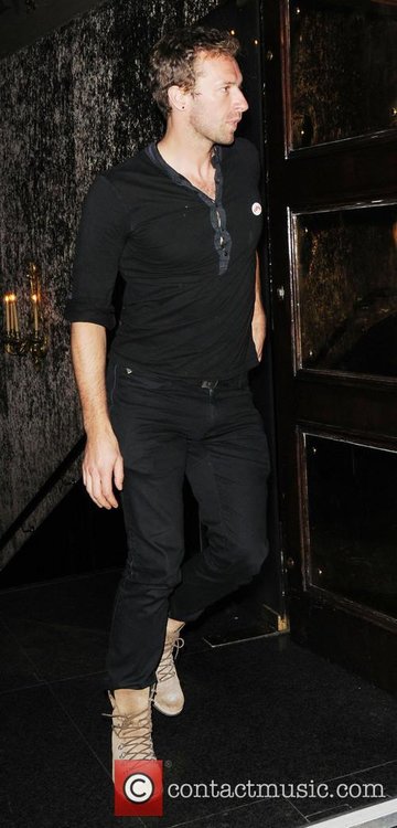 chris-martin-the-hoping-foundations-rock-on_3729007.jpg
