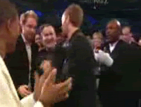 chrisjonkiss.gif