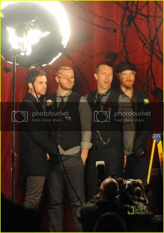coldplay-christmas-lights-video-preview-03.jpg