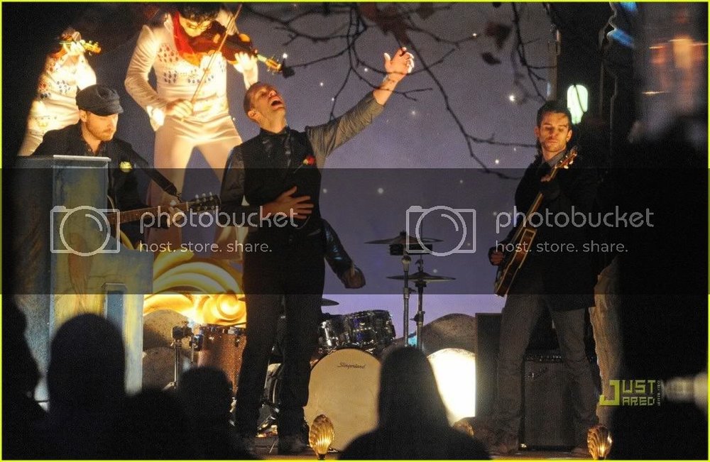 coldplay-christmas-lights-video-preview-06.jpg