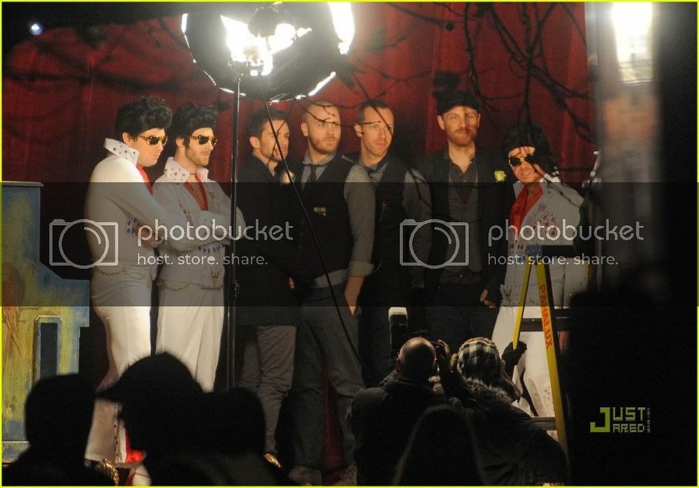 coldplay-christmas-lights-video-preview-07.jpg