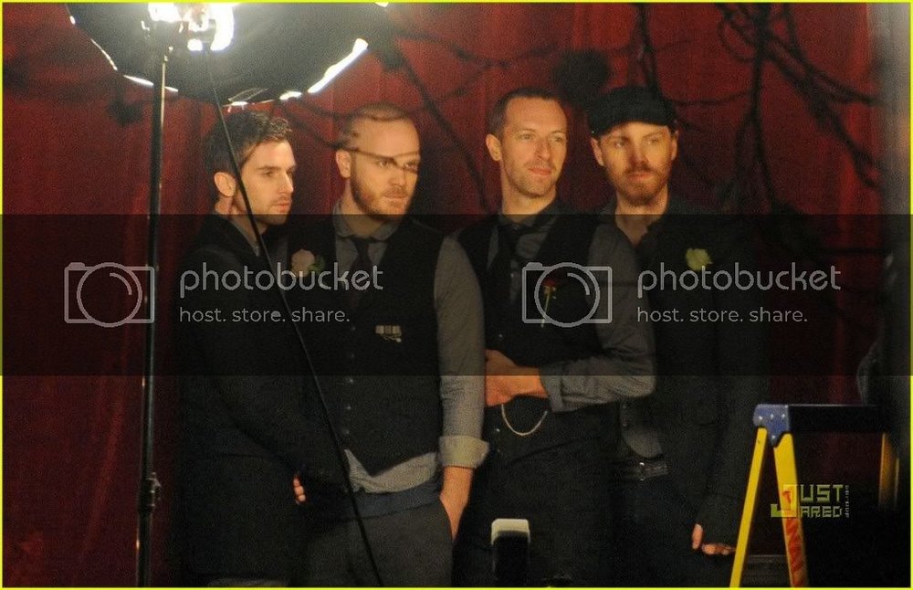 coldplay-christmas-lights-video-preview-11.jpg