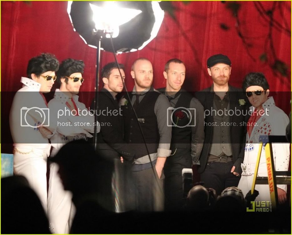 coldplay-christmas-lights-video-preview-16.jpg