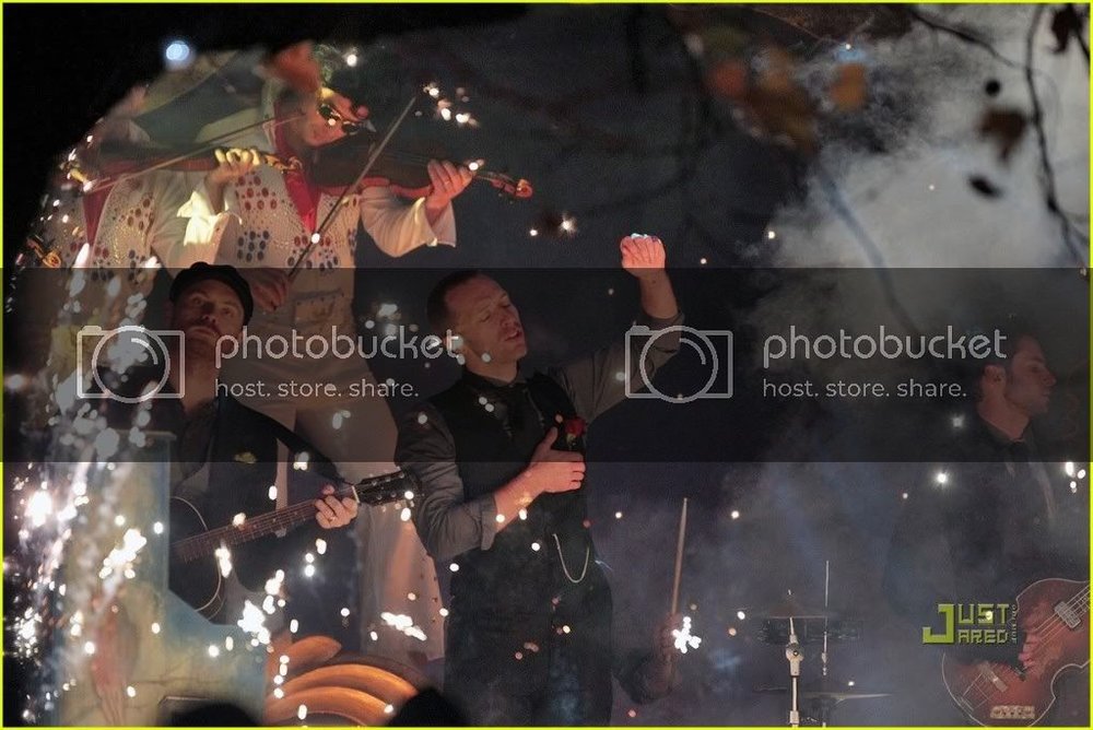 coldplay-christmas-lights-video-preview-20.jpg