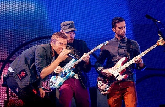 coldplay-perform-02.jpg