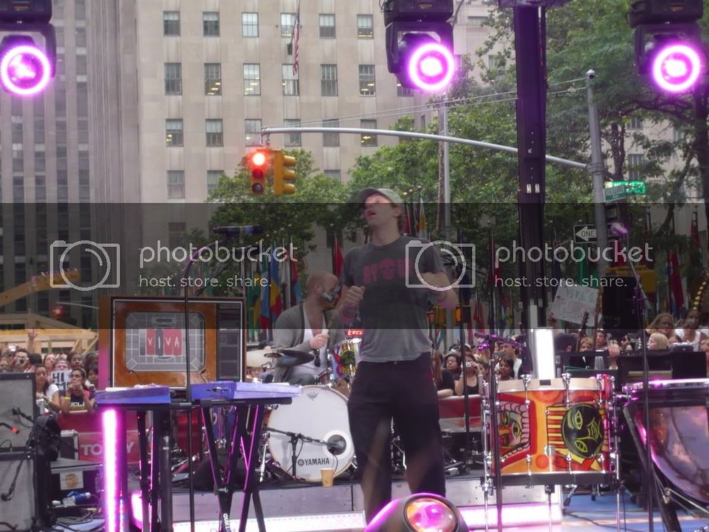 coldplaytodayshow028.jpg