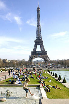eiffeltowerAP_228x345.jpg