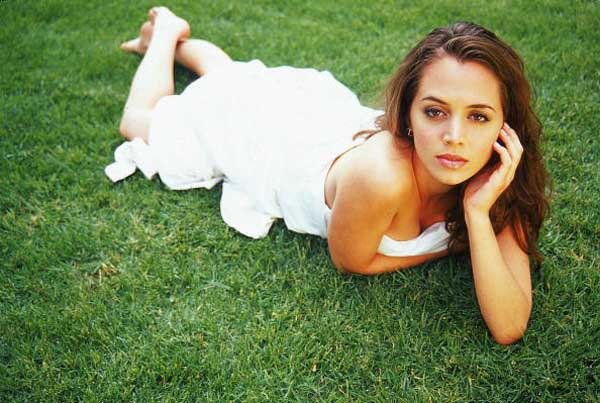 eliza_dushku_green_1.jpg