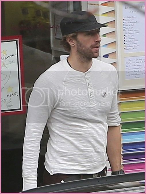 gwyneth-paltrow-chris-martin-moses-apple-photos-11.jpg
