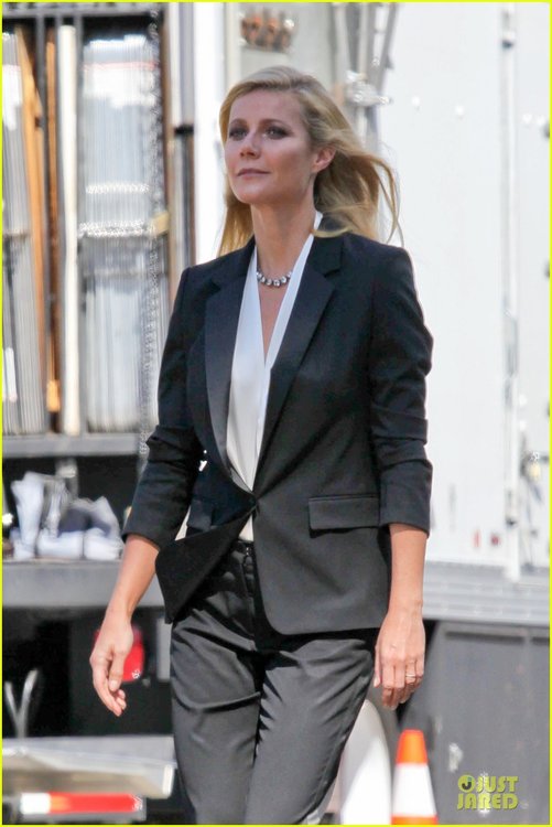 gwyneth-paltrow-goes-braless-for-hugo-boss-16.jpg