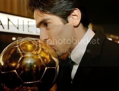 kakakissgoldenball120207.jpg