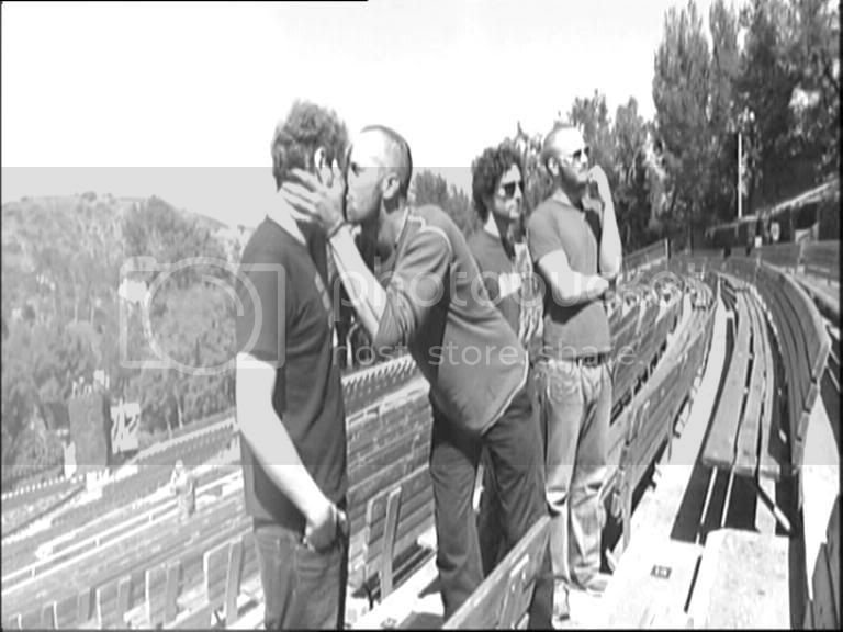 kiss_190.jpg