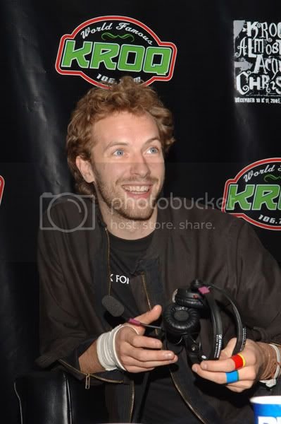 kroq_acoustic_xmas_11-12-2005_42.jpg