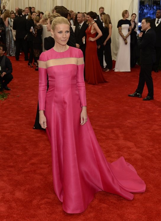 paltrow-met-gala-07may13-03.jpg