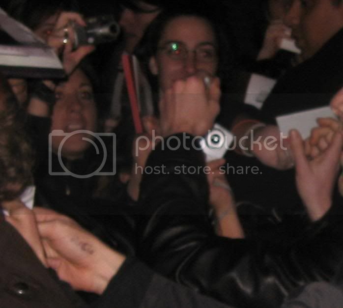 rocio-mano-chris.jpg
