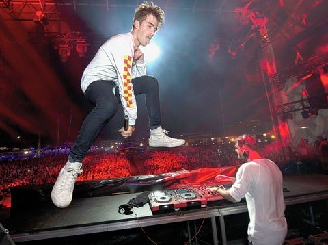 rs-chainsmokers-02-69a66cb0-96b9-41b7-844b-29ff07c7806c.jpg