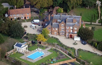 rupert-grint-home-3-425js100509.jpg