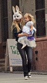 th_35786_gwyneth_110106_a_122_593lo.jpg
