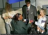 th_48032_gwyneth_laxairport08_122_383lo.jpg