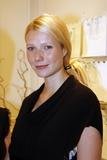 th_52136_Paltrow_Cattrall03_122_467lo.jpg