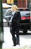 th_gwyneth-paltrow-braves-nyc-snow-05.jpg