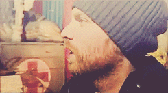 tumblr_m2ajefGdjf1r86rxco2_r1_250.gif