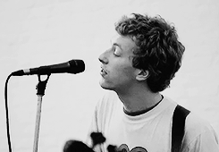 tumblr_n7rhohEPRN1r7gsb5o3_250.gif