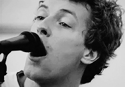 tumblr_n7rhohEPRN1r7gsb5o4_250.gif