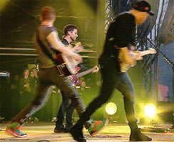tumblr_o85x5pzIL81qdxsuyo4_r1_250.gif