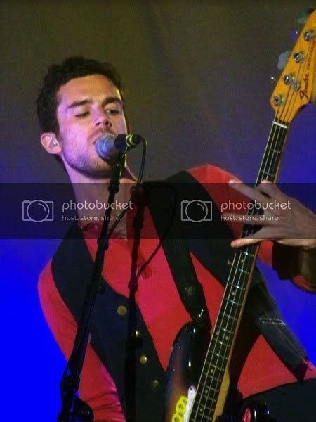 wembleyfingers.jpg