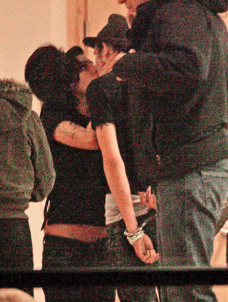 winehouse091107_468x619.jpg