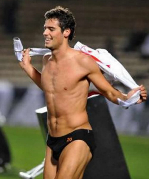yoann-gourcuff-fait-un-strip-tease.jpg
