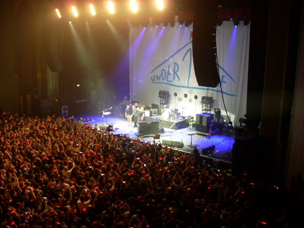 1345955072_ColdplayDec.2013048.thumb.jpg.32e97e166b09dcfd9af929f3e5024fa0.jpg